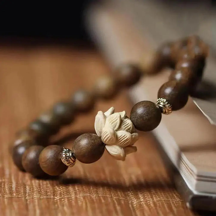 Bracelet en Bois de Pêcher avec Lotus pour Femmes - Bracelet-en-bois.com