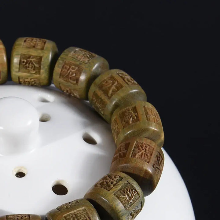 Bracelet en Bois de Santal avec Mantra Bouddhiste Tibétain avec Perles Gravées du Mantra Om Mani Padme Hum, - Bracelet-en-bois.com