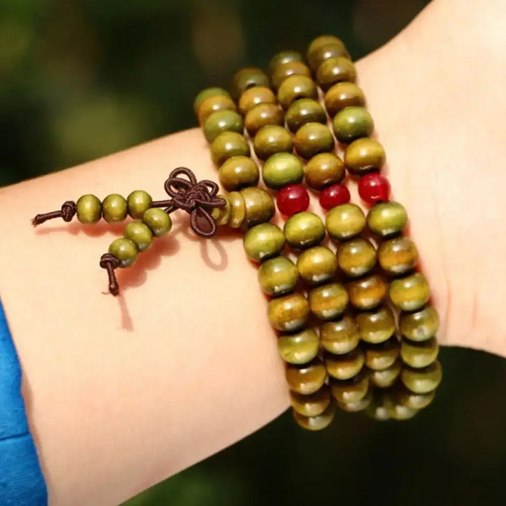 Bracelet-Collier Multicouche en Bois Rouge  avec Petites Feuilles - Bracelet-en-bois.com